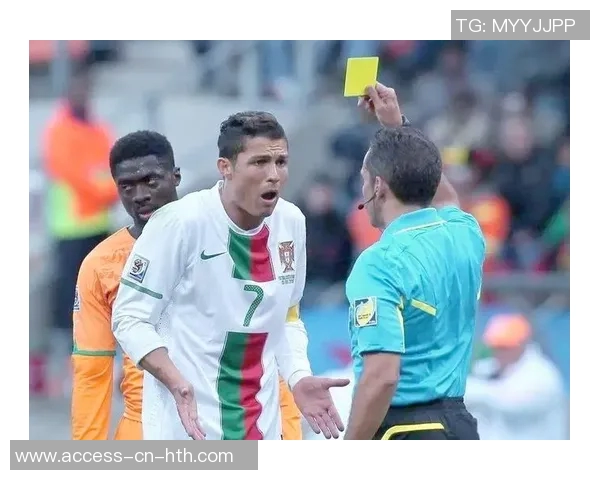 足球拉人犯规的判罚标准与影响分析及其对比赛结果的影响